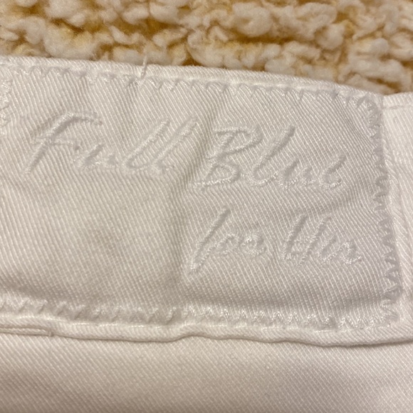 White shorts - Picture 3 of 6